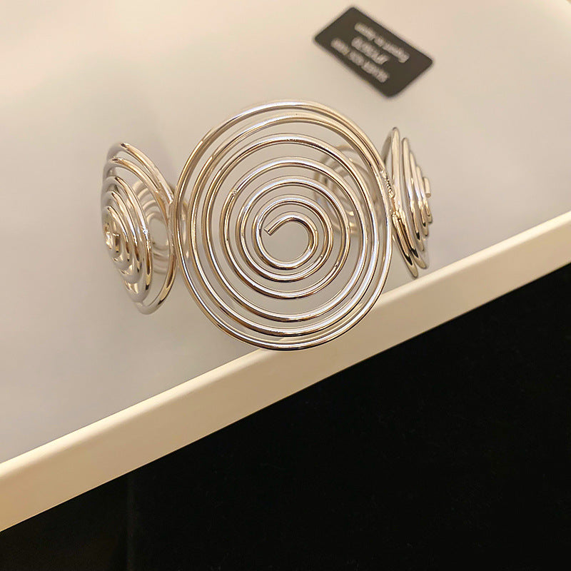 Bracciale in Metallo Ondulato Minimalista con Finitura Placcata da Donna Elegante Accessorio di Moda Leggero