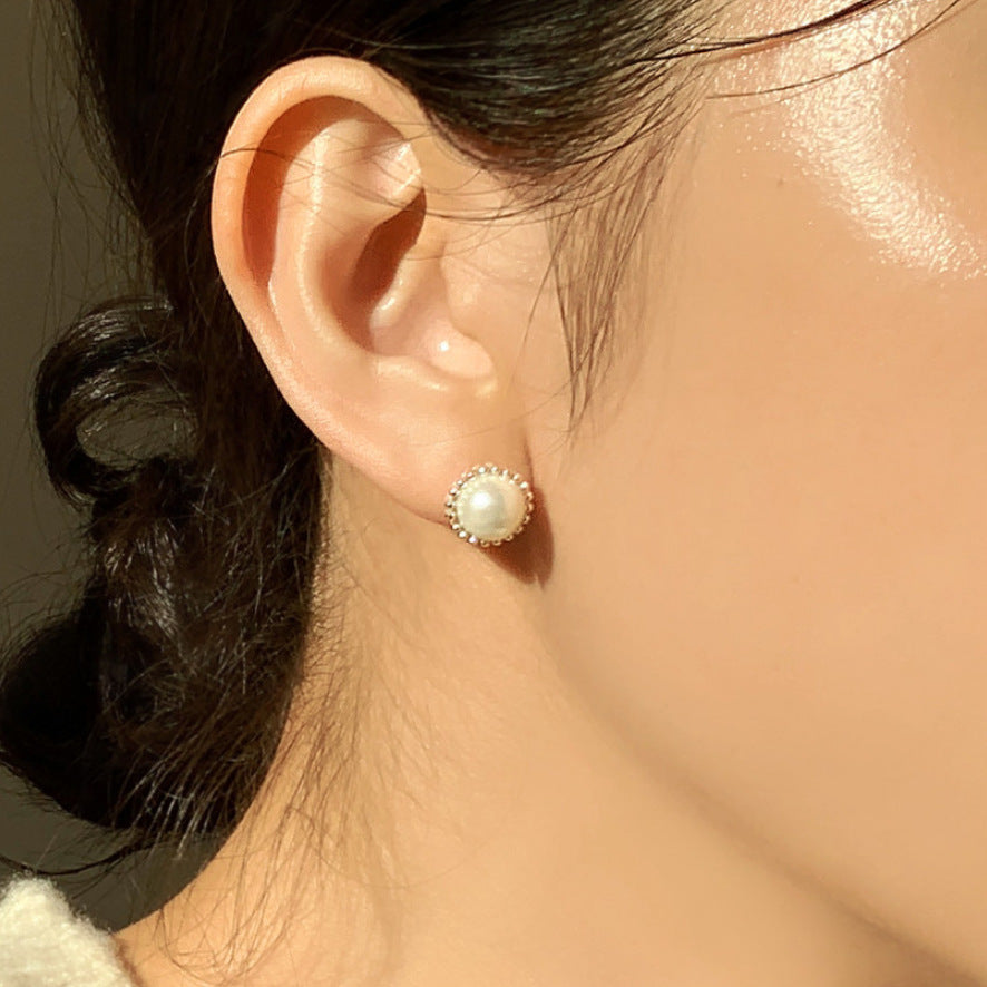 Pendientes minimalistas de perlas rojas en forma de letra geométrica de plata de ley 925 para mujer