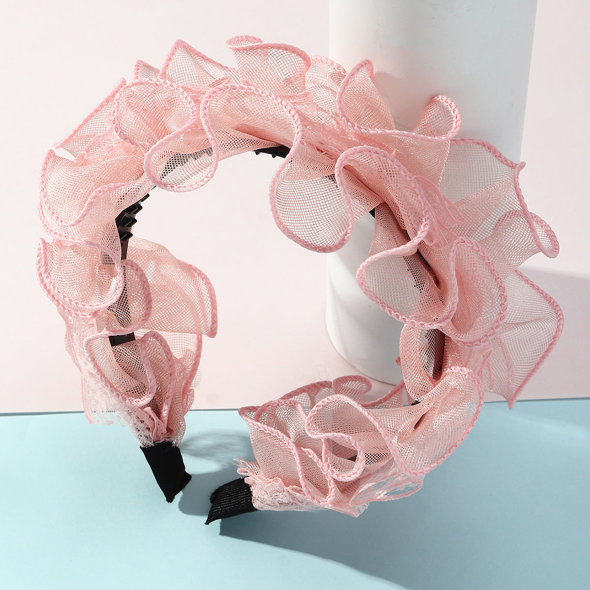 Fascia per capelli con fiocco grande colorata e minimalista, con dettagli arricciati e abbellimenti in perle per bambini