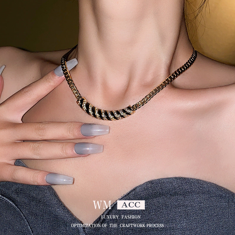 Vintage Geometric Arc Pendant Necklace in Alloy with Gold Plating and Rhinestone Inlay for Women