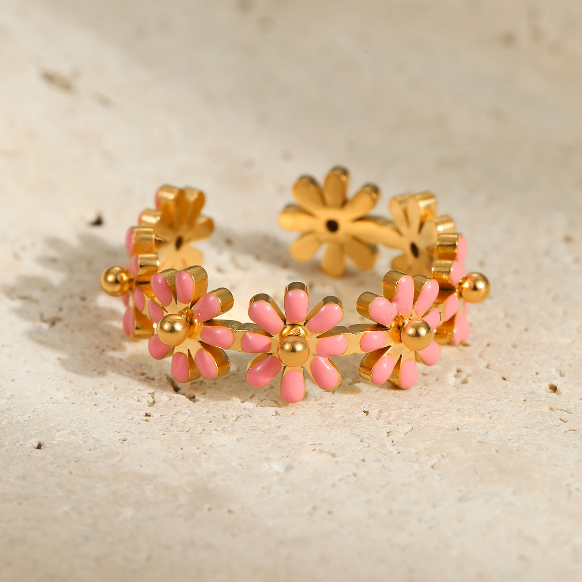 Anillo Minimalista de Margarita en Acero Inoxidable con Baño de Oro de 18K para Mujer