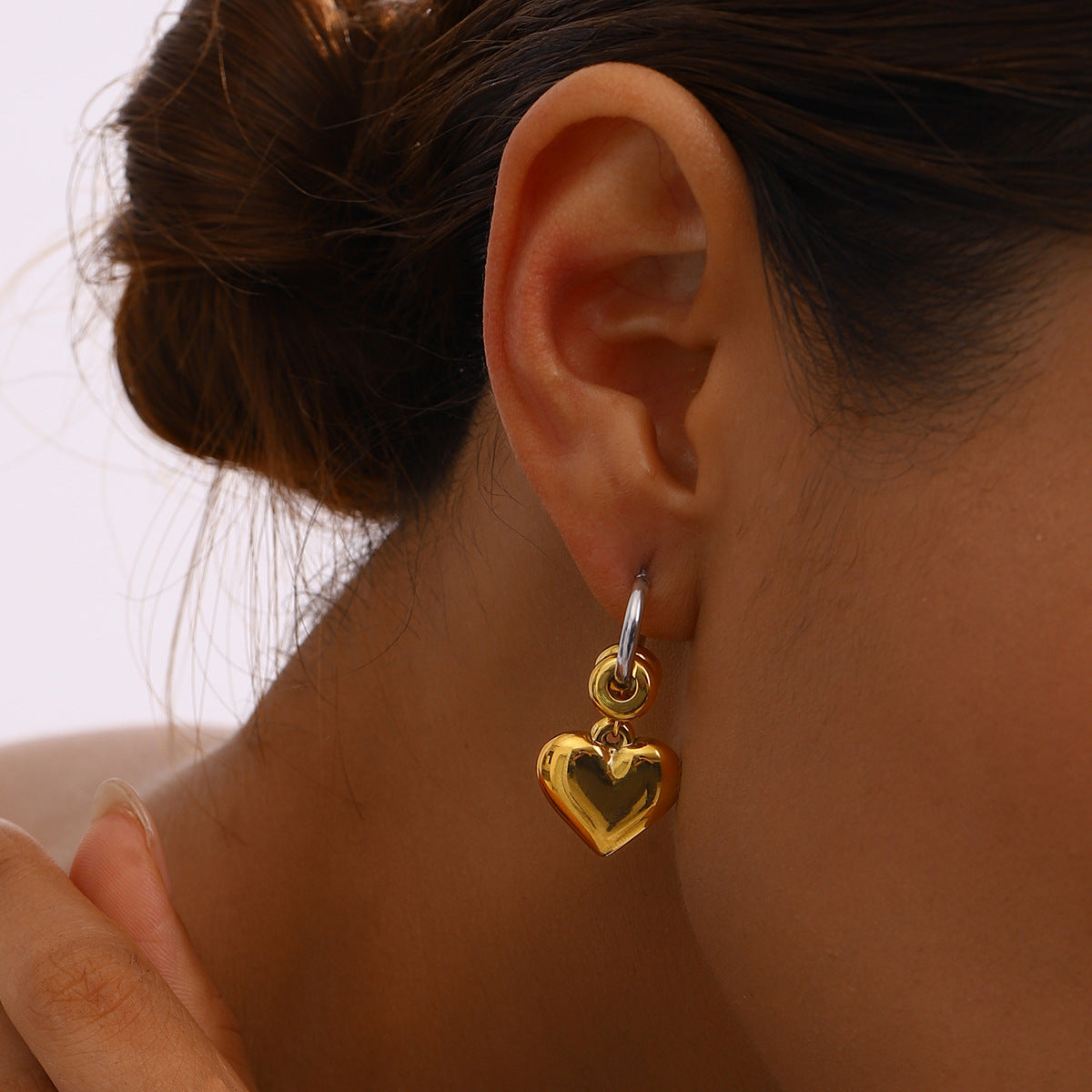 Eleganti orecchini pendenti a forma di cuore in acciaio inossidabile placcato da donna