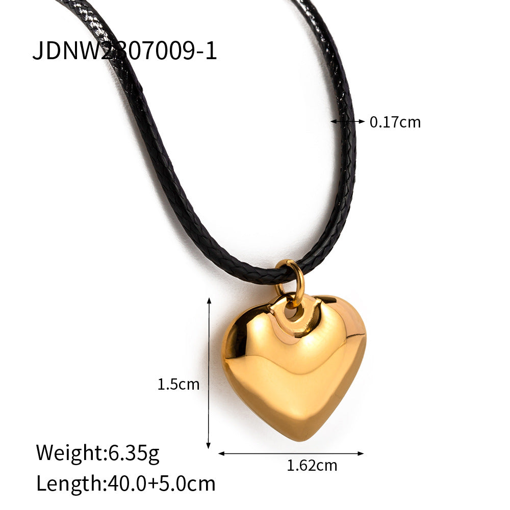 Elegante collana con ciondolo a forma di cuore in acciaio inossidabile con finitura placcata per donna, catena clavicolare minimalista