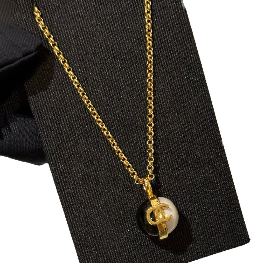 Collana da Donna con Lettera Placcata in Oro e Perle in Ottone Dolce