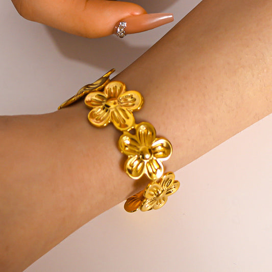Pulsera Abierta Floral Vintage para Mujer de Acero Titanio con Baño de Oro de 18K