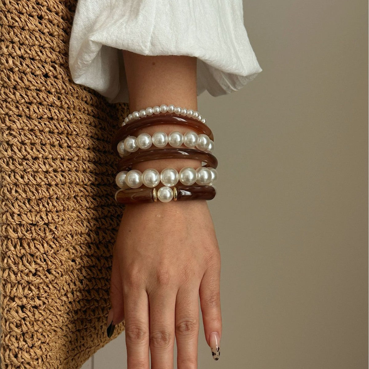 Minimalist Geometric Acrylic Bracelet Set with Imitation Pearl and Drip Oil Finish