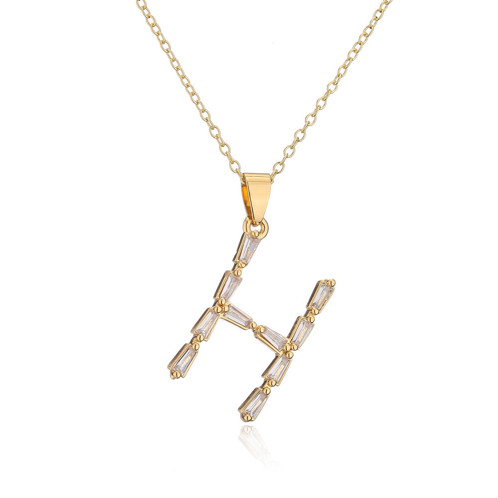 Collana da donna con ciondolo a lettera minimalista in ottone, placcata in oro 18K con intarsio di zirconi