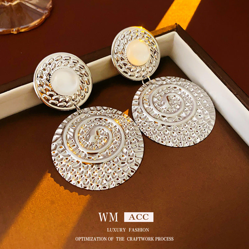 Pendientes colgantes de metal con acabado chapado, diseño floral geométrico de corazón, estilo vintage chic para mujer