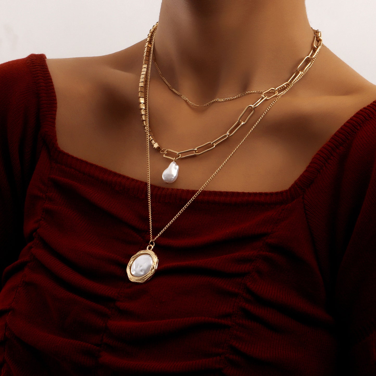 Geometric Pendant Necklace for Women with Alloy Pendant and Rhinestone Accents, Electroplated Multi-Layer Clavicle Chain in Natural and Minimalist Style