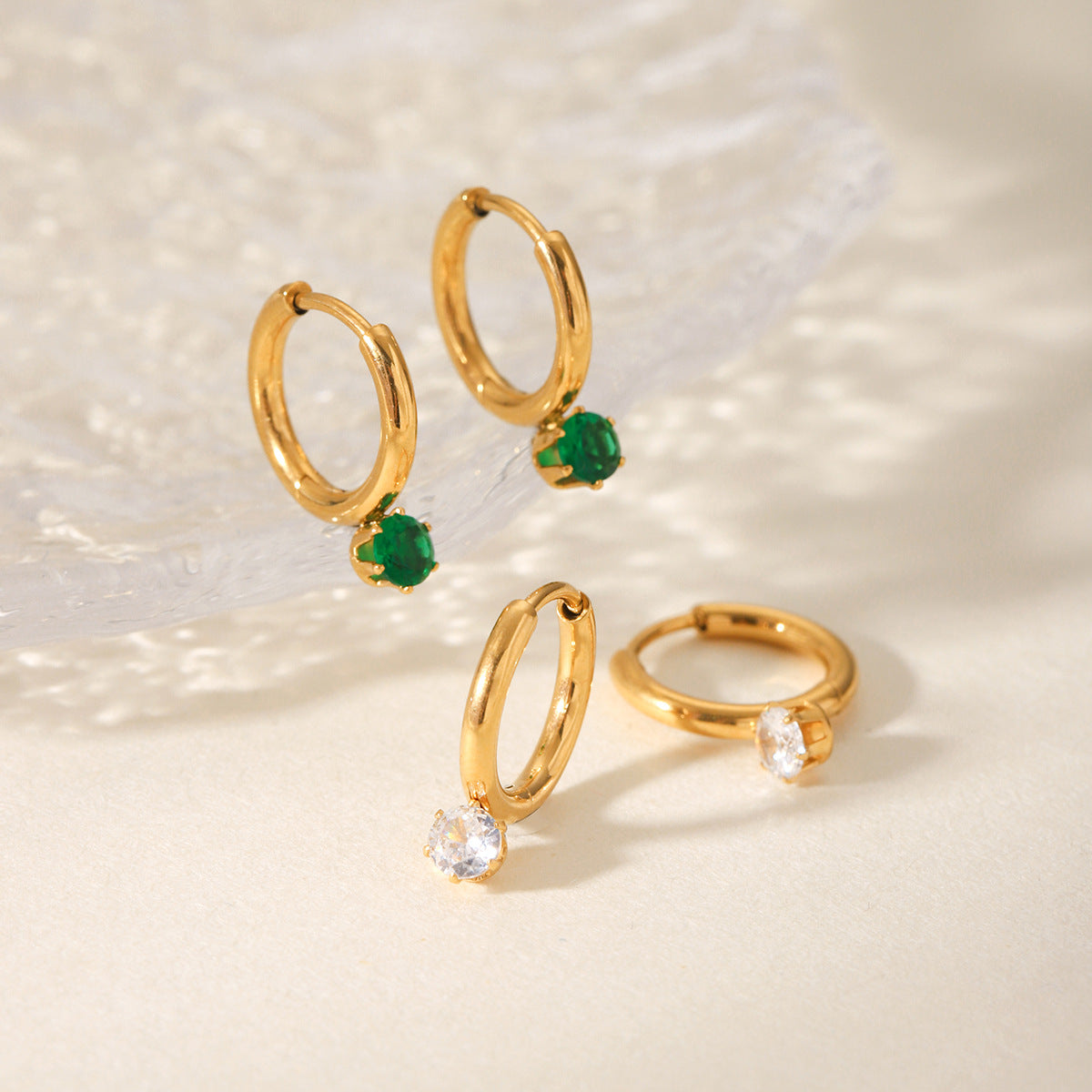 Orecchini a Cerchio Geometrici Minimalisti in Acciaio Inossidabile con Placcatura in Oro 18K e Zirconia Cubica da Donna