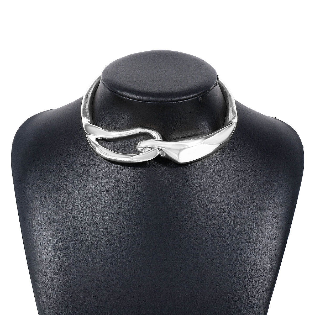 Geometric Ring-Link Pendant Necklace in Alloy with Electroplating Finish for Women, Edgy Sweet-Chic Style Locket Chain