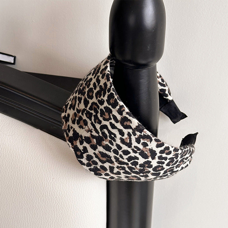 Elegante Cerchietto Ampio con Stampa Leopardata per Donna con Costruzione in Tessuto Premium e Stile Retrò Chic