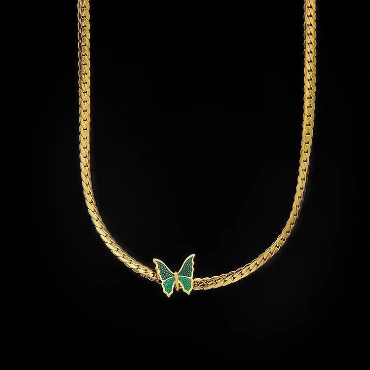 Collana con pendente a farfalla verde in stile francese vintage in acciaio al titanio placcato oro 18 carati da donna