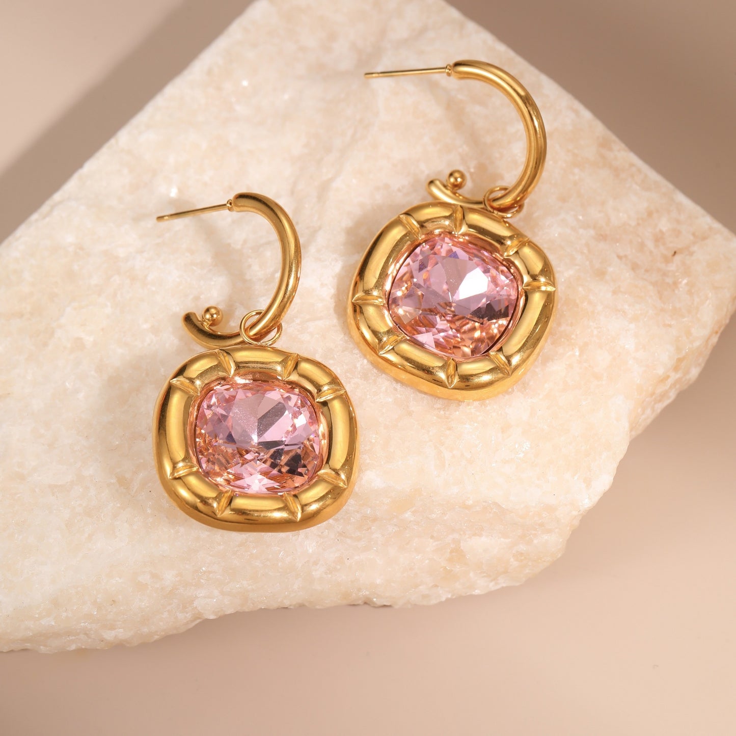 Orecchini a Cerchio Geometrici in Acciaio Inossidabile con Placcatura in Oro 18K e Intarsio di Zirconi Colorati da Donna
