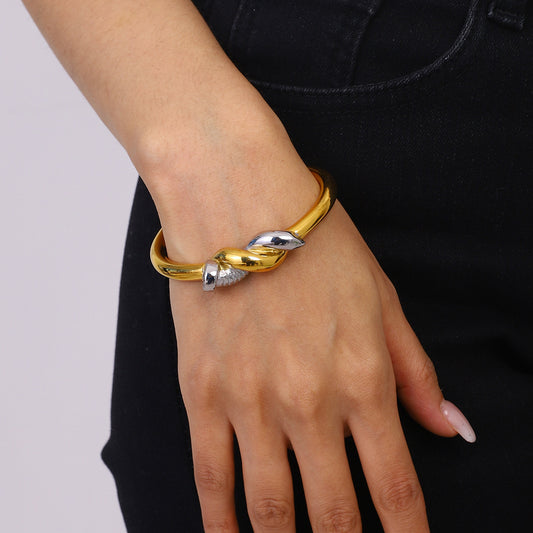 Pulsera de puño de uña de acero inoxidable bañada en oro de 18K de dos tonos de moda