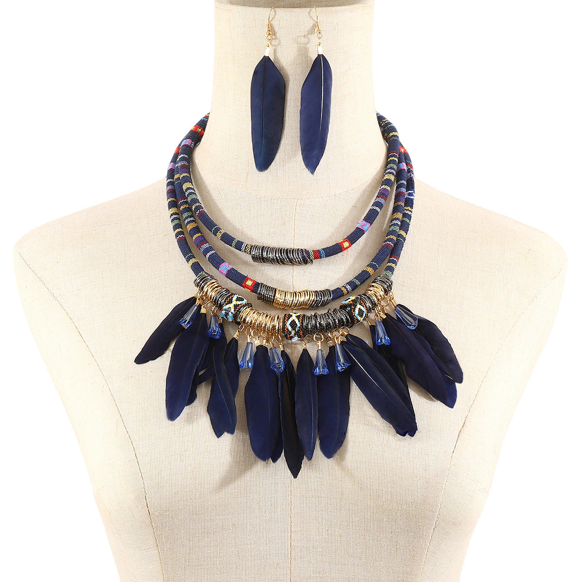 Conjunto de collar y pendientes de plumas bohemios hechos a mano para mujer con cadena de cordón de algodón y diseño artístico étnico