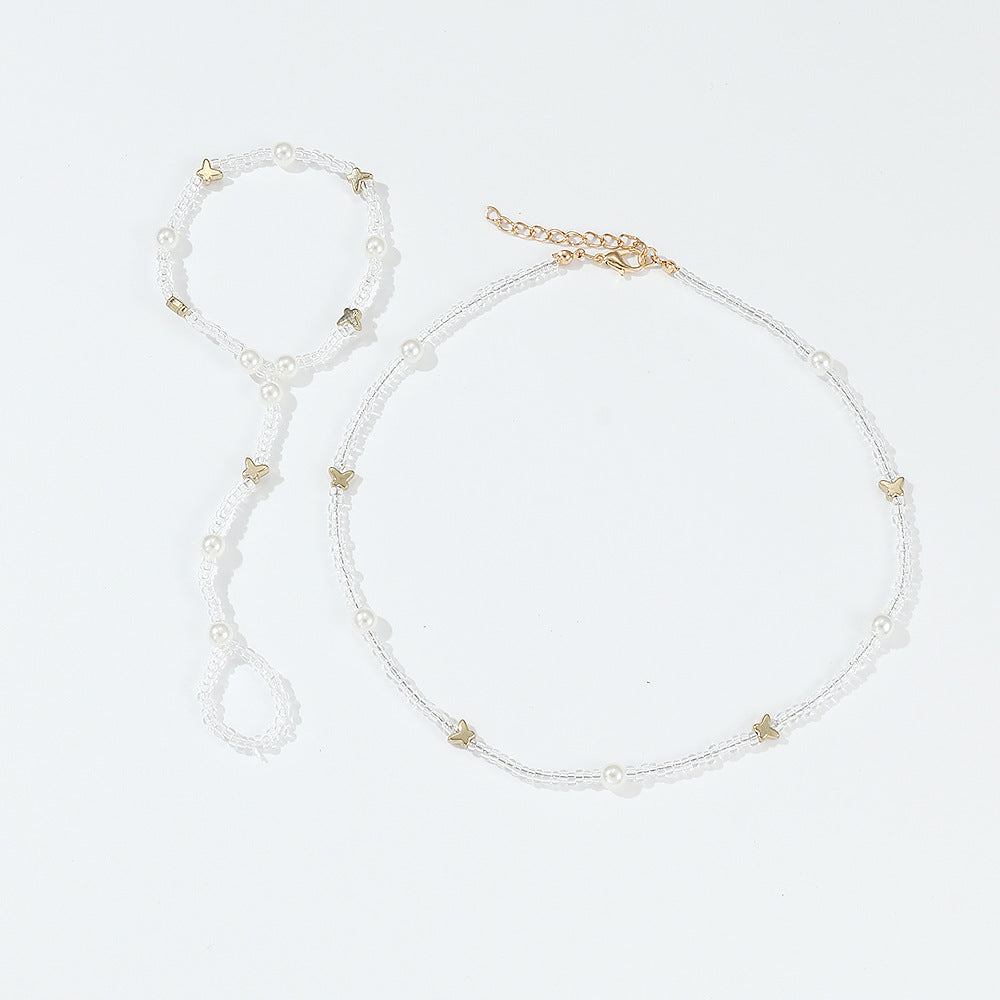 Set di collana floreale a farfalla minimalista con perle e ciondolo in plastica su catena di perline rotonde per ragazze