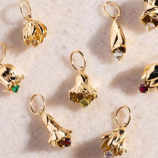 Casual Gold Plated Brass Floral Necklace with Rhinestone Inlay