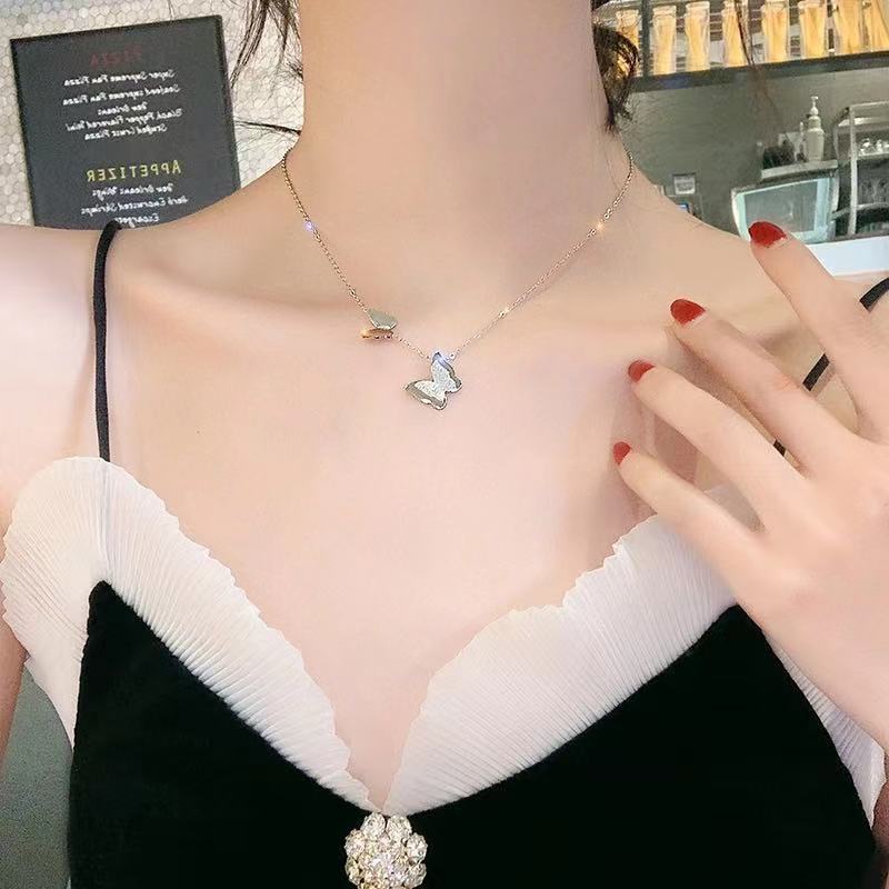 Collar con colgante de mariposa, cadena geométrica minimalista de acero inoxidable, estilo etéreo discreto