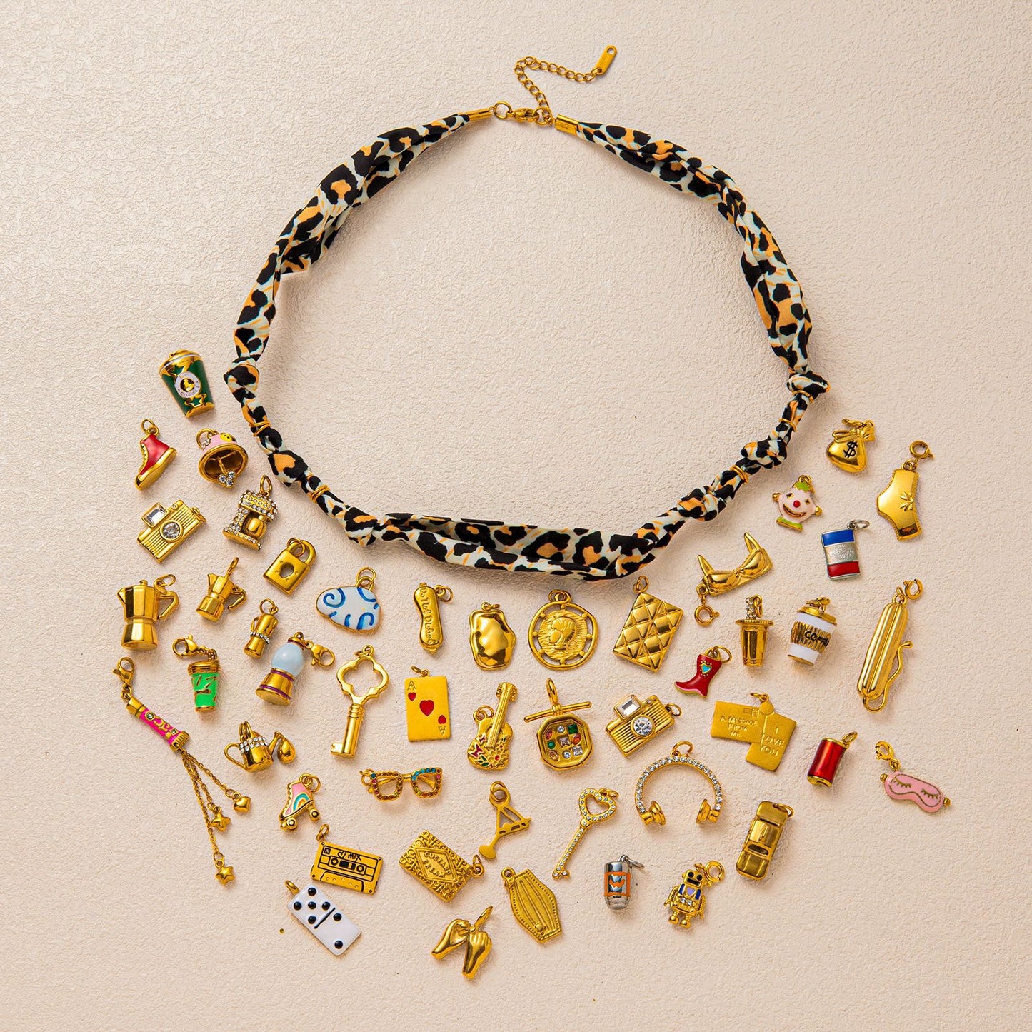 Colgante de barra con diseño de llave de acero inoxidable bañado en oro de 18 quilates de estilo vintage para mujer