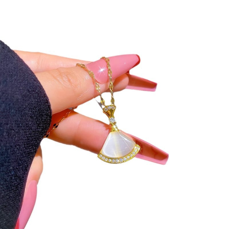 Collana Minimalista in Acciaio al Titanio con Ciondolo a Gatto a Forma Irregolare e Catena a O