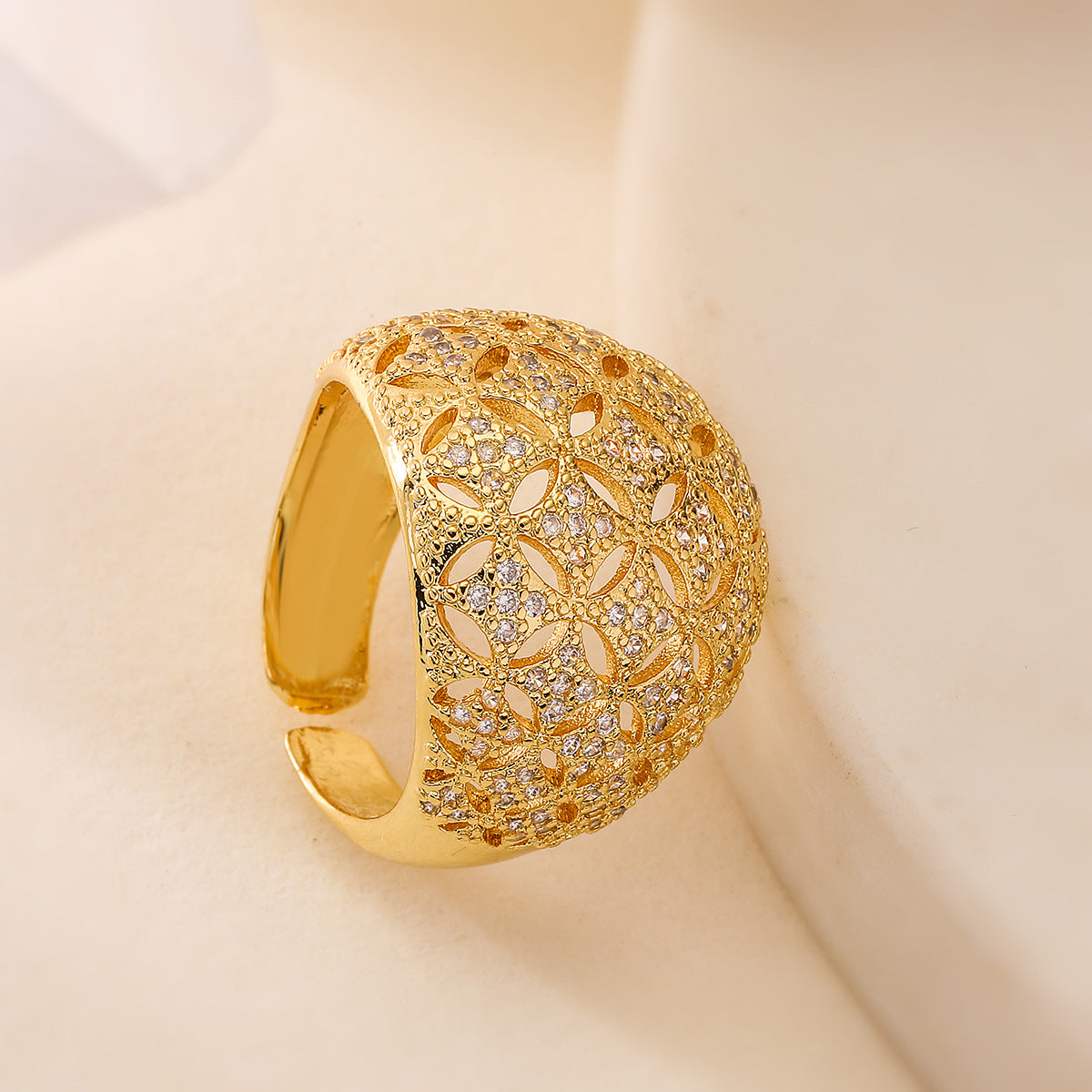 Anello Aperto Geometrico Minimalista da Donna in Rame con Placcatura in Oro 18K e Intarsio di Zirconi