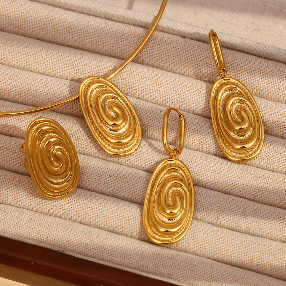 Fashionable Geometric Choker Necklace in Stainless Steel with 18K Gold Plating for Women