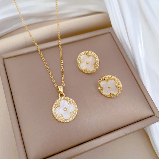 Set collana e orecchini a pendente con trifoglio in acciaio inossidabile di lusso e conchiglia con design geometrico per donna