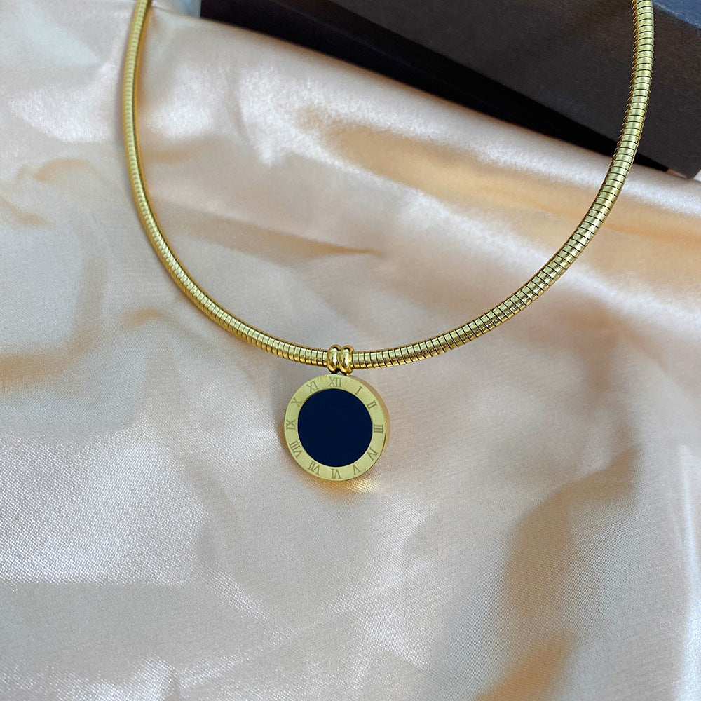 Collana girocollo minimalista con numeri romani in acciaio al titanio con catena a serpente per donne e uomini