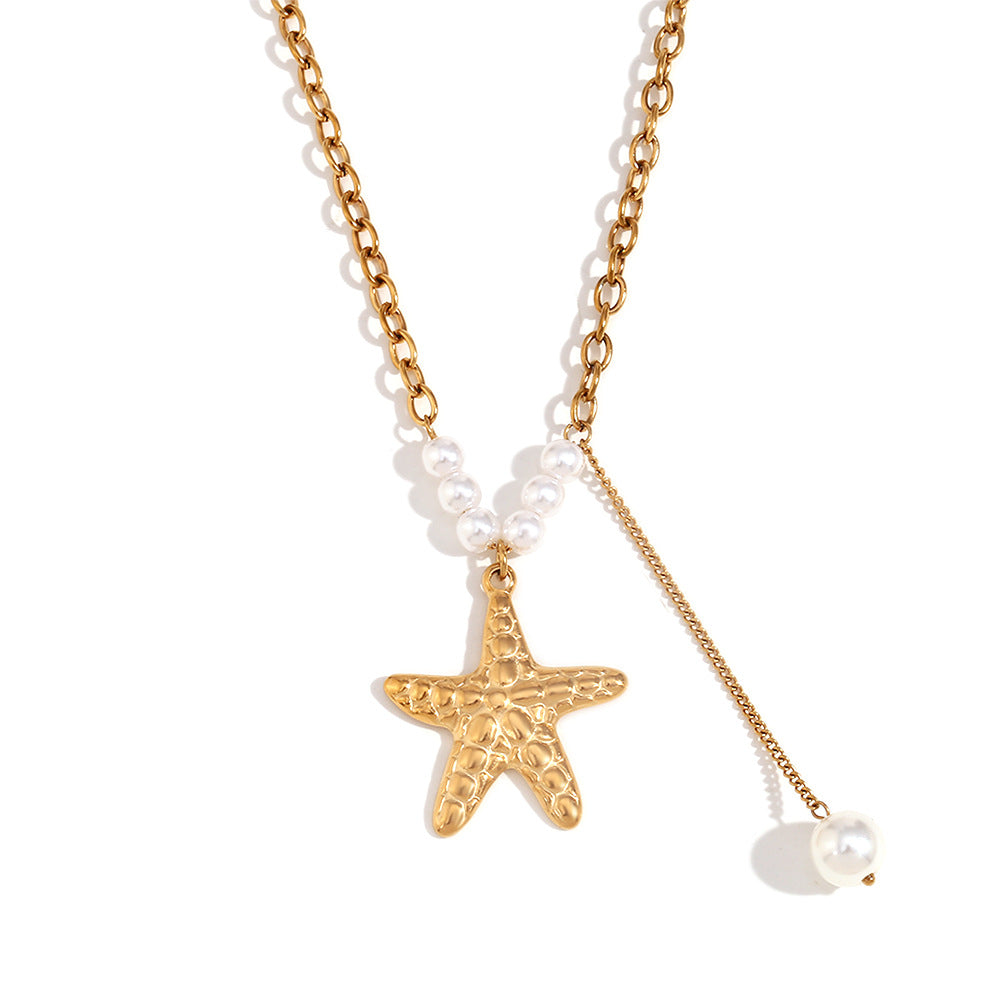 Elegante Collana Pendente da Donna a Forma di Stella Marina in Acciaio Inossidabile Placcato Oro 18K con Perla Imitazione e Nappe