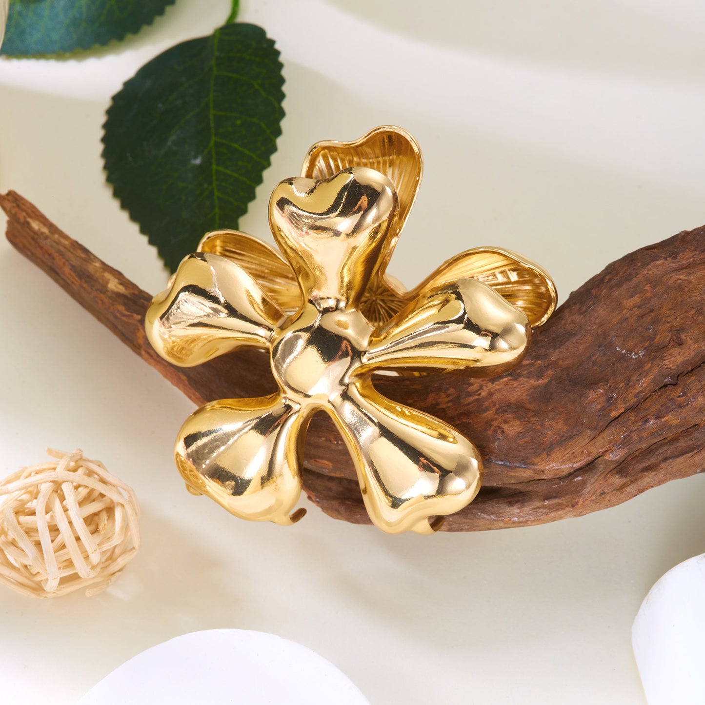 Minimalist Casual Metal Plated Flower Design Hair Claw Clip for Women