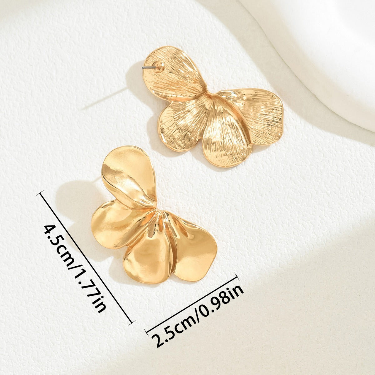 Fashionable OL Style Floral Five-Petal Flower Earrings for Women Made of Zinc Alloy with Electroplated Finish