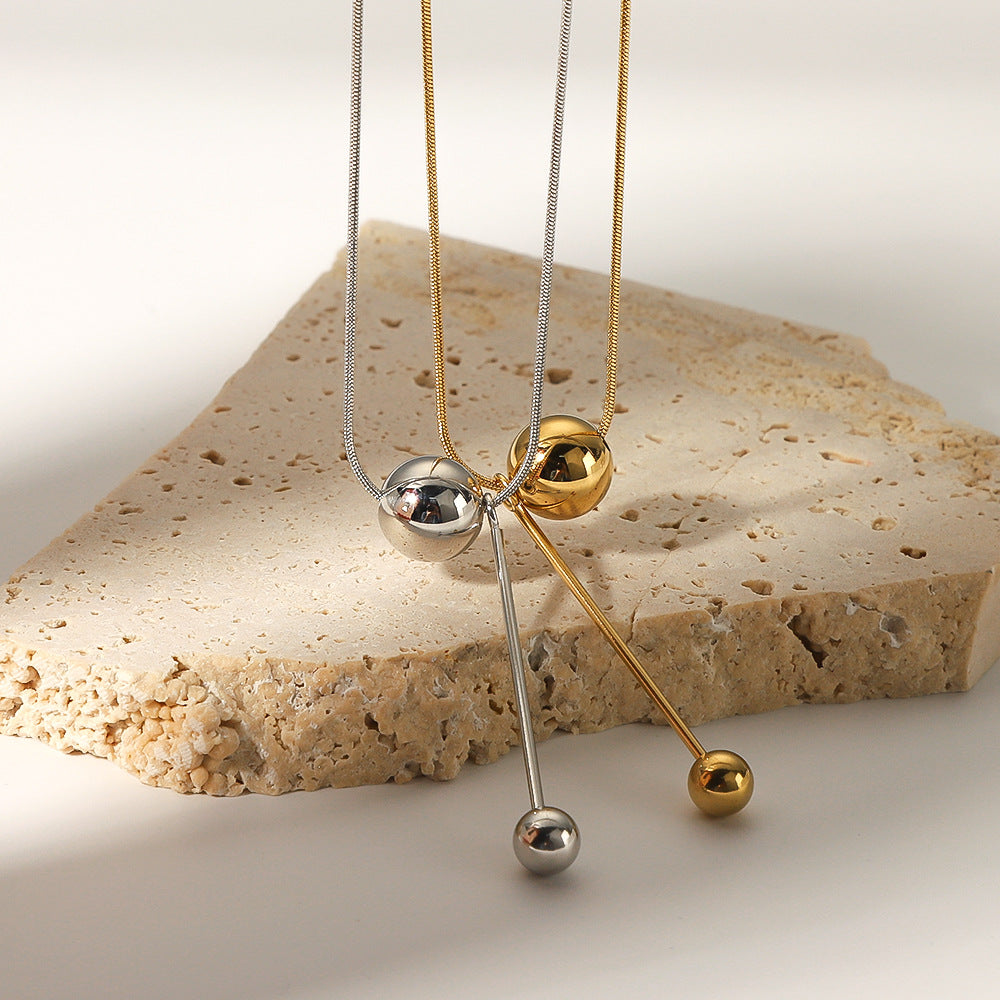 Collana con ciondolo sferico geometrico da donna in acciaio inossidabile con finitura in oro placcato a vuoto 18 carati e catena snake