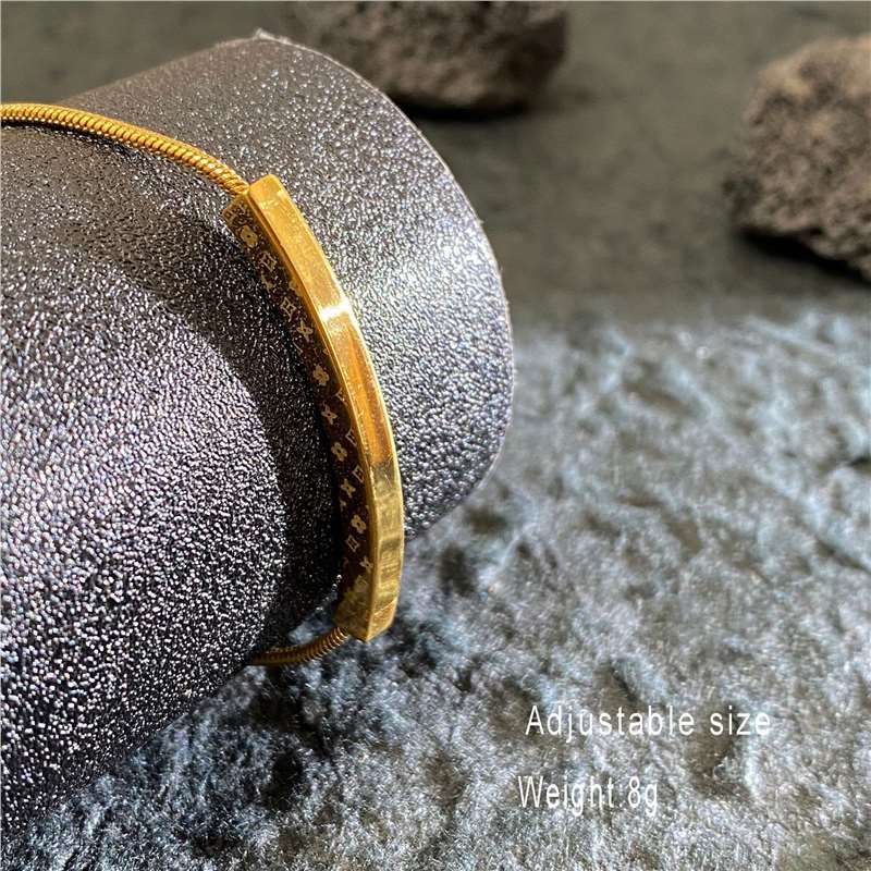 Original Design Geometric Four-Leaf Clover Bracelet in Titanium Steel with 18K Real Gold Plating Adjustable Pull-Chain for Unisex Wear
