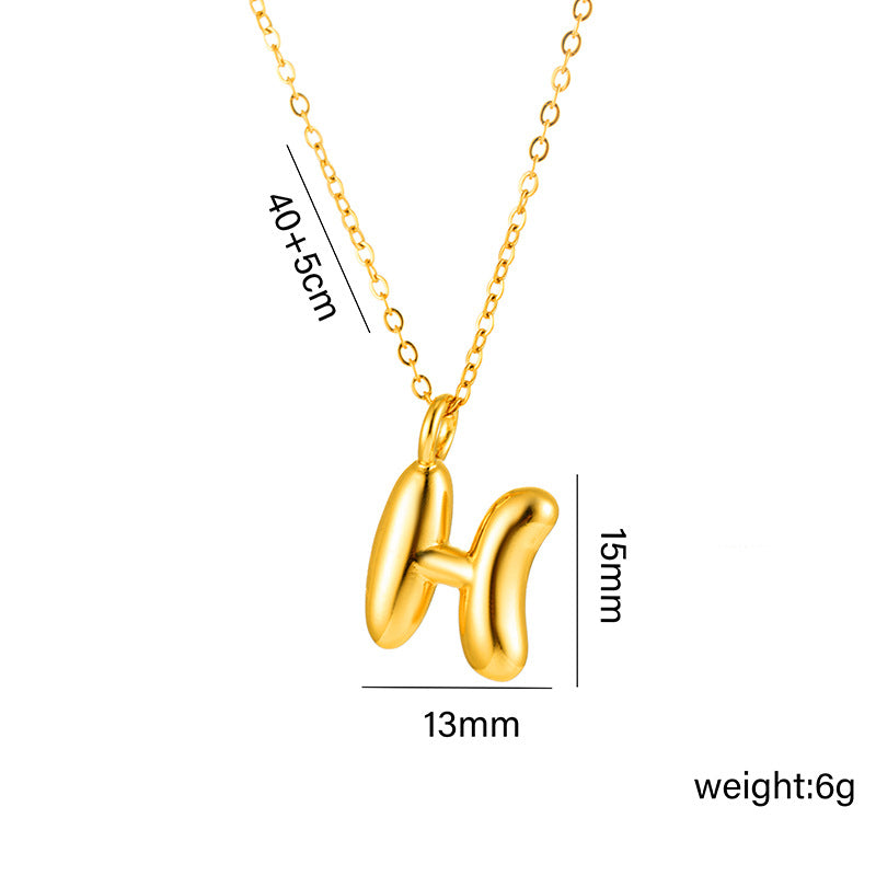 Collar minimalista de acero de titanio chapado en oro de 18 quilates con forma de letra delicada para mujer