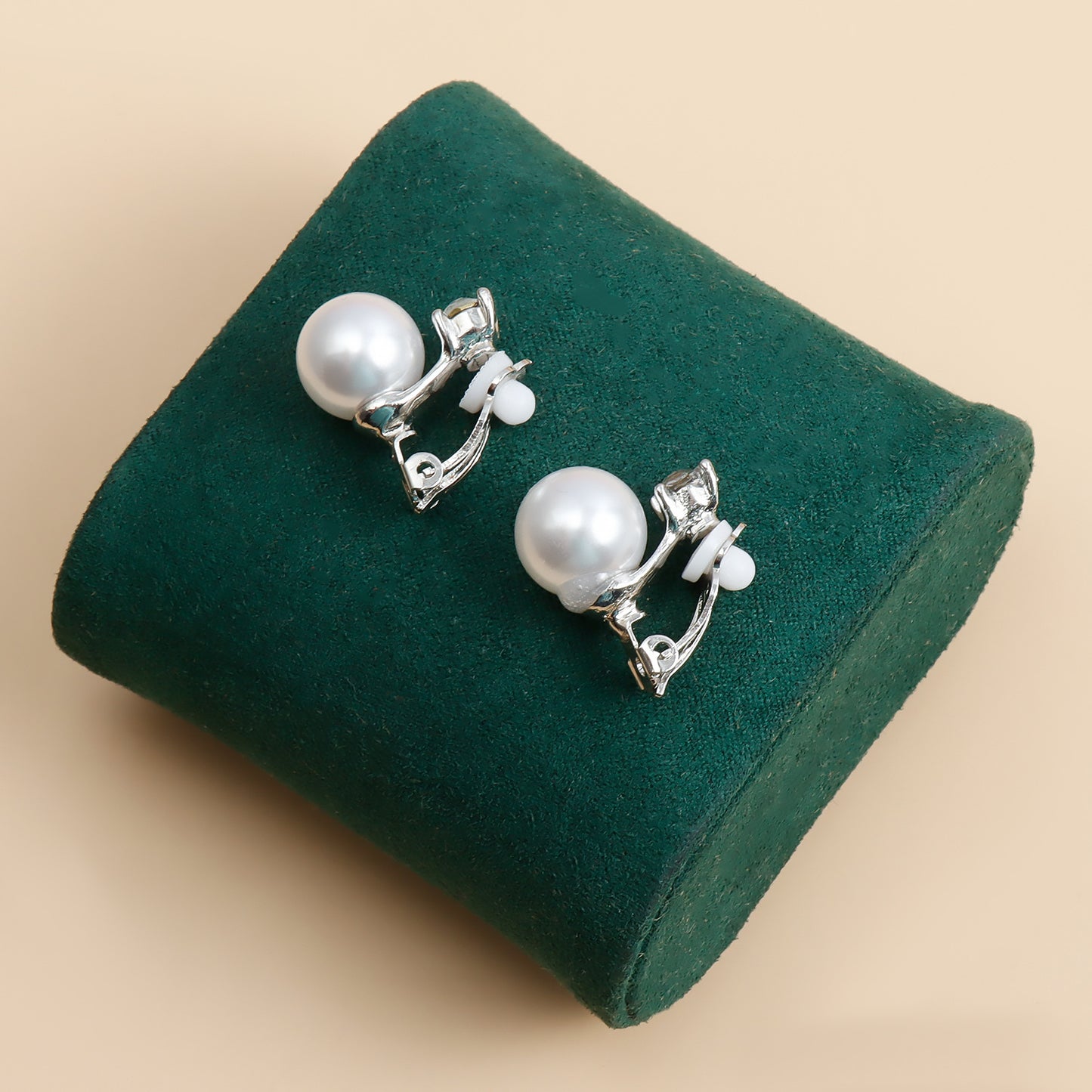 Pendientes de tuerca minimalistas geométricos estilo perla para mujer con detalles de pedrería y cierres de metal galvanizado