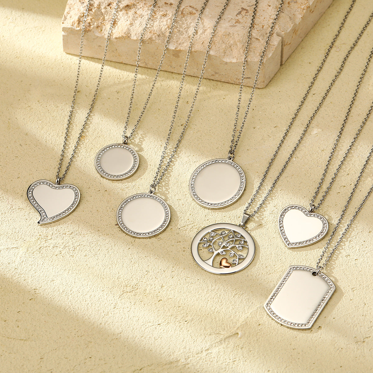 Collar colgante geométrico redondo minimalista para mujer, acero inoxidable con baño de oro, grabado personalizado, joyería de lujo versátil