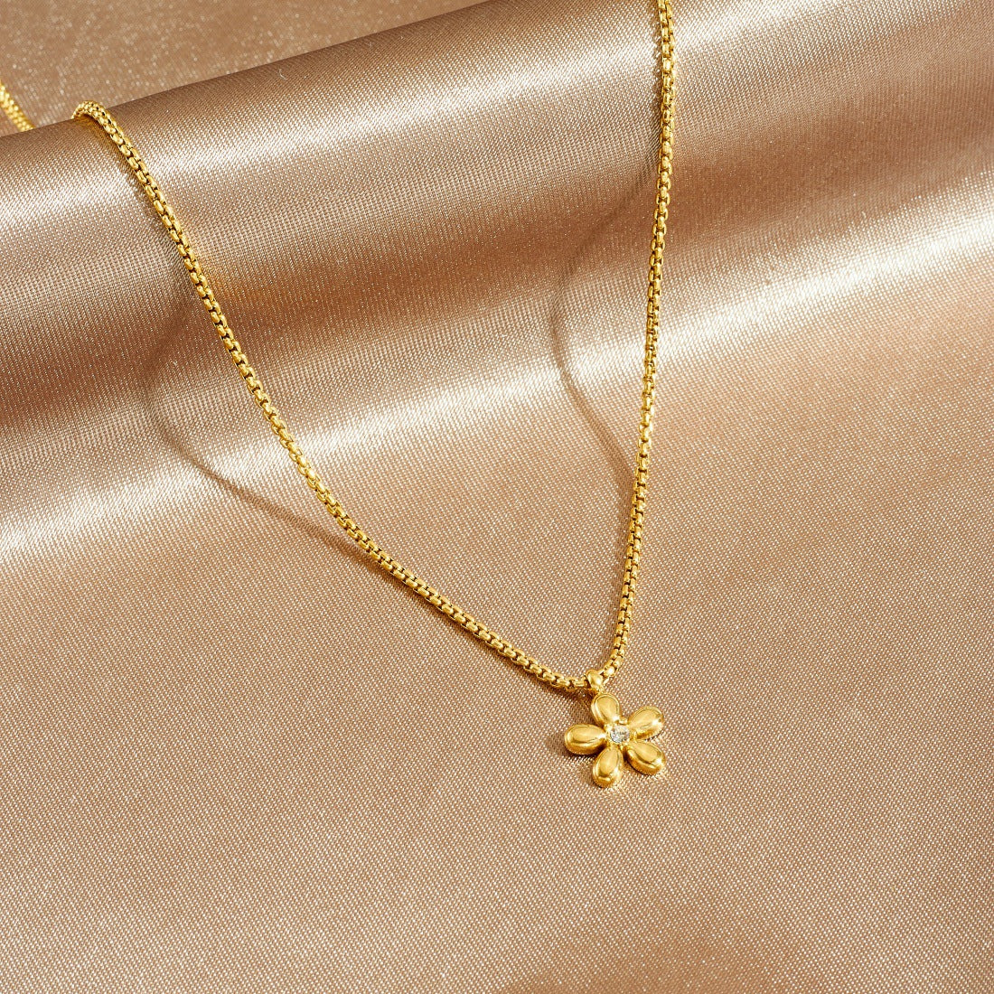 Minimalist Gold Plated Stainless Steel Floral Pendant Necklace for Women