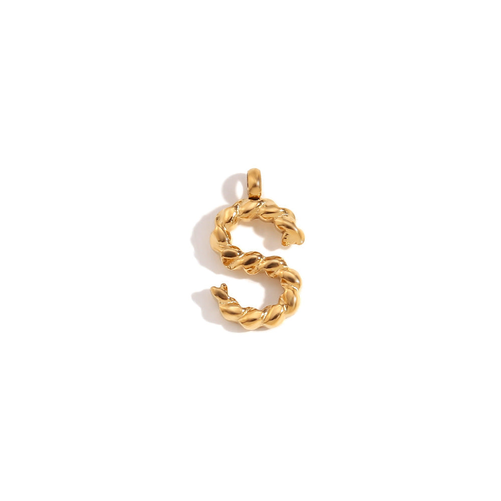 Colgante minimalista de acero inoxidable chapado en oro de 18 quilates con mini letra retorcida para mujer