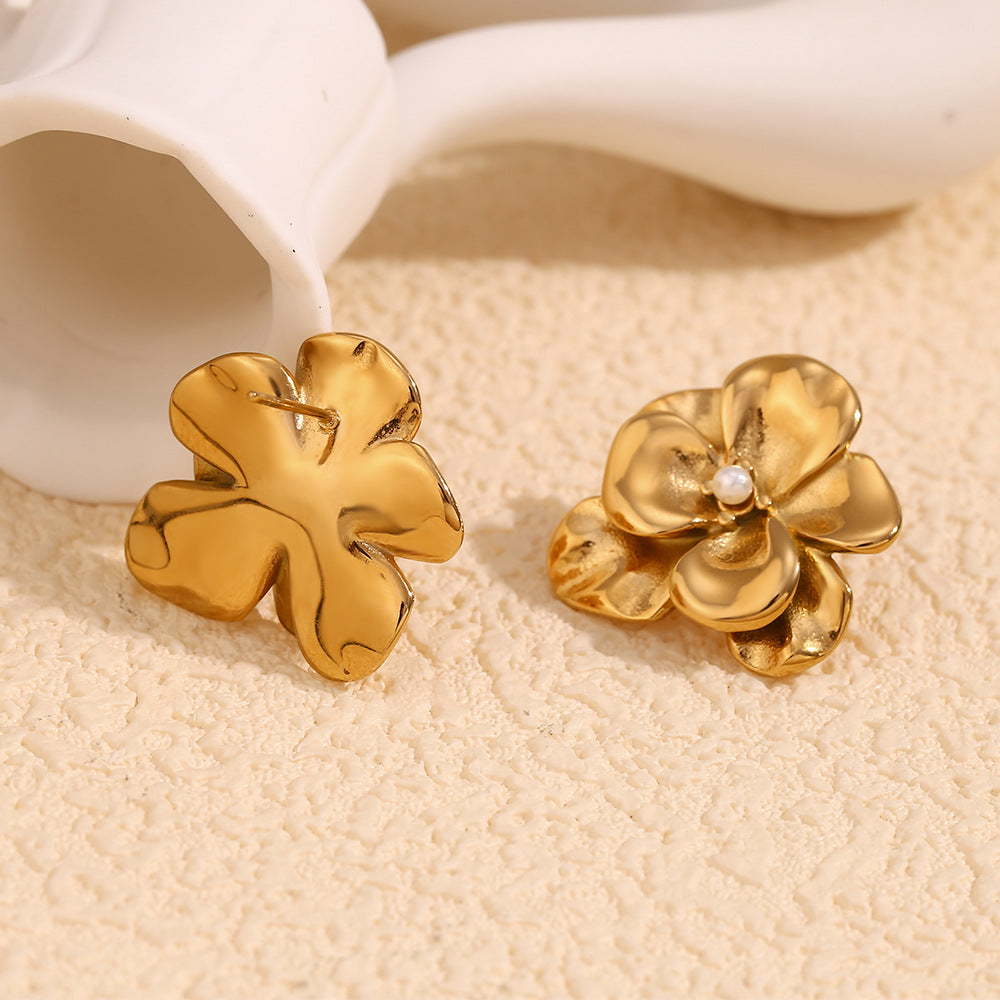Orecchini a perno da donna floreali vintage a doppio strato con petali di perle in acciaio inossidabile placcato oro 18 carati