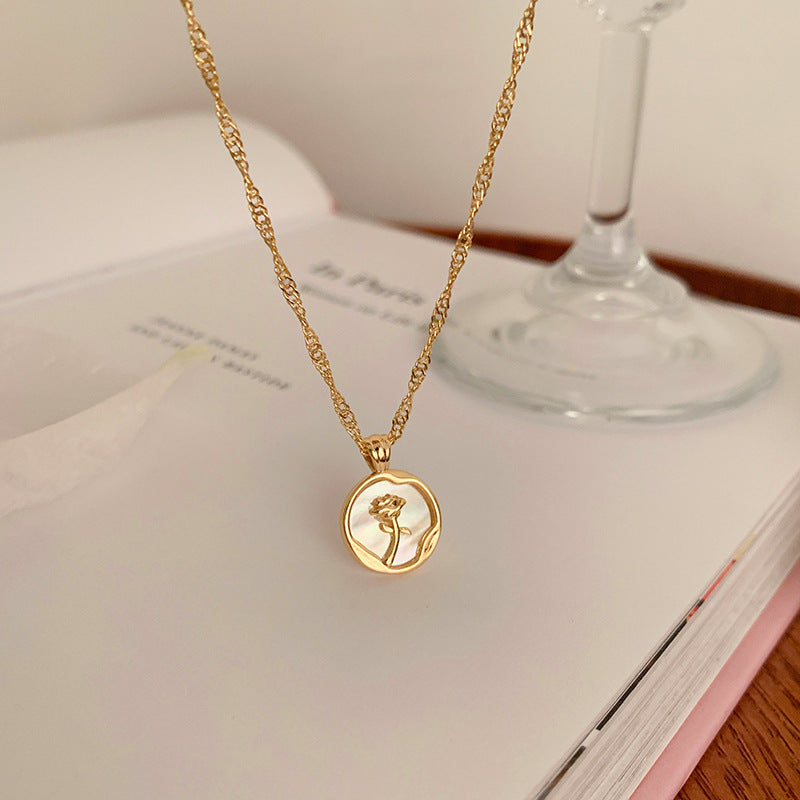 Elegant Floral Abalone-Inspired Pendant Necklace for Women in Alloy with Plated Finish, Delicate Clavicle Chain for Everyday Wear