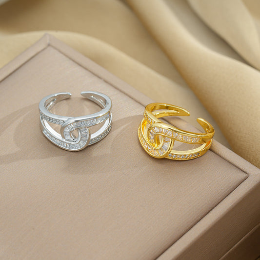 Anello di Lusso Geometrico Lucido con Zirconi in Rame Placcato Oro da Donna con Fascia Regolabile