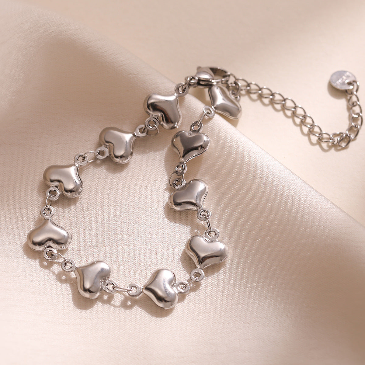 Bracciale da donna a cuore minimalista in acciaio inossidabile con finitura placcata, ipoallergenico e resistente allo sbiadimento