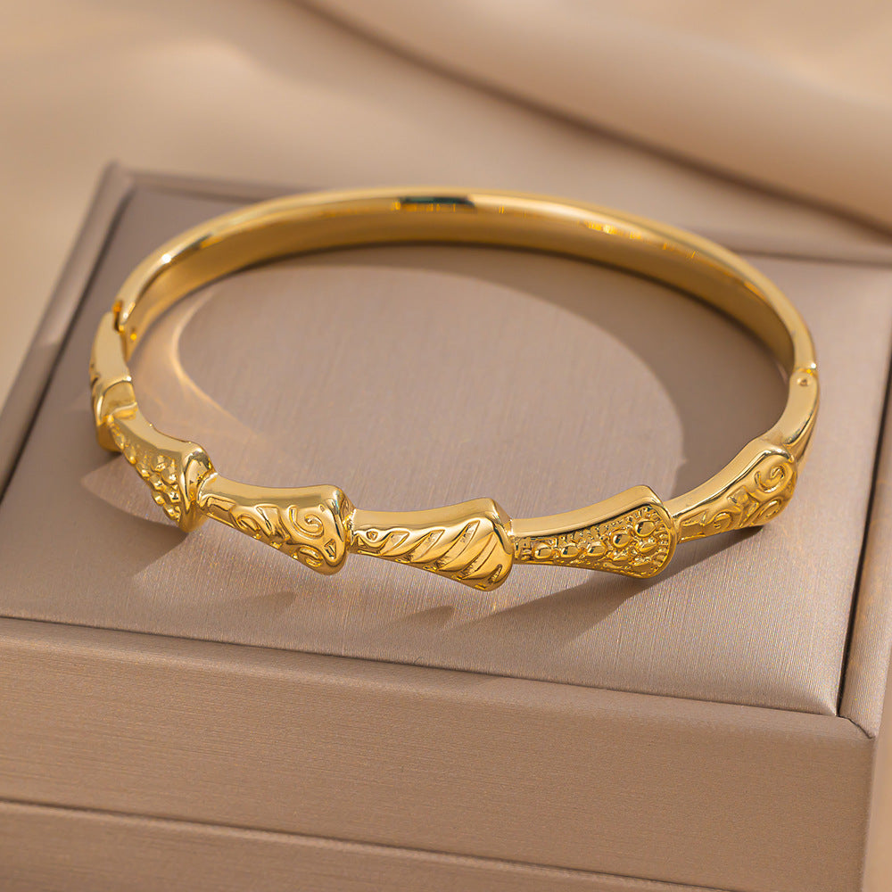 Pulsera para mujer de acero de titanio chapada al vacío con falda en forma de abanico, de lujo minimalista
