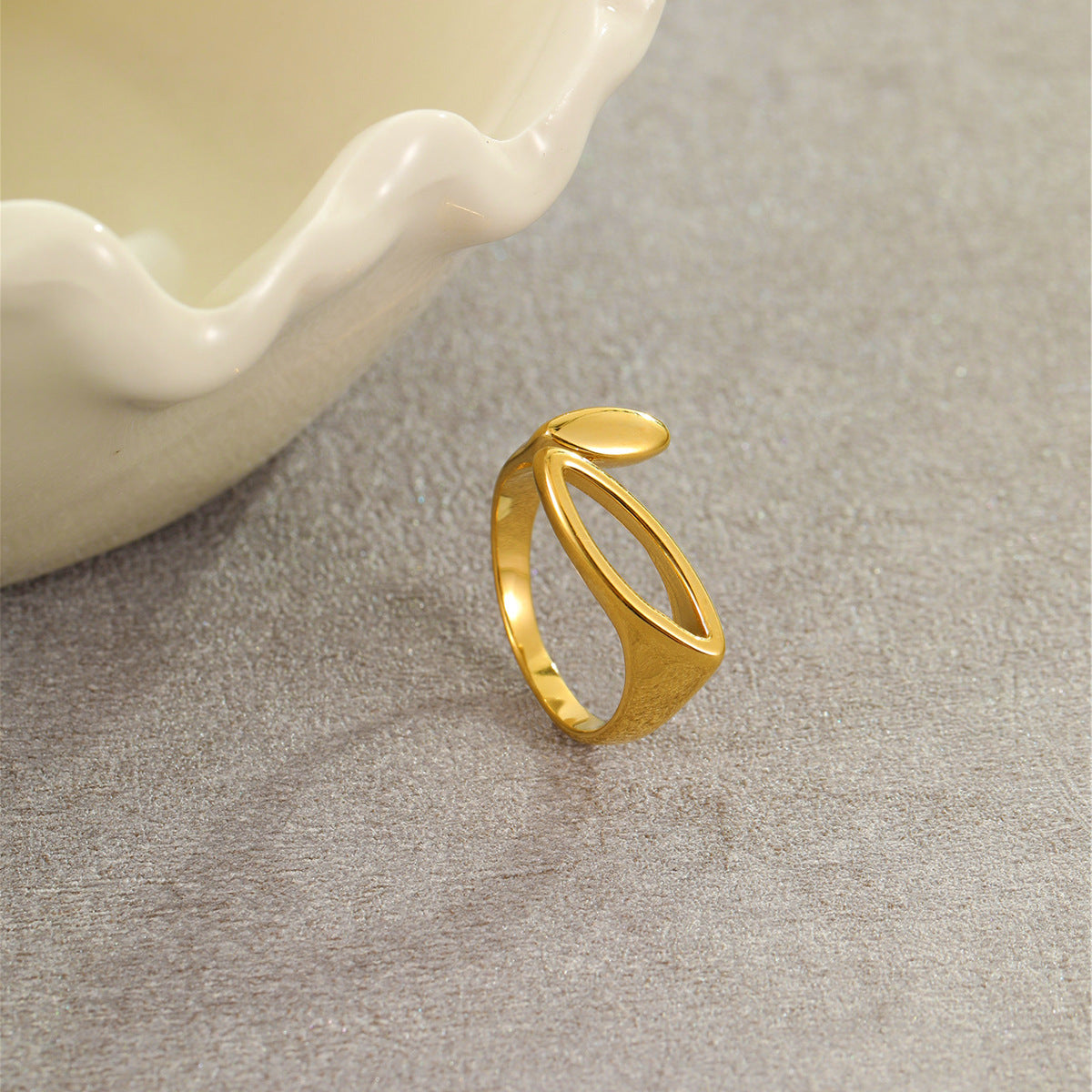 Anillo Minimalista Geométrico de Acero Inoxidable con Baño de Oro de 18K para Mujer, Accesorio de Moda