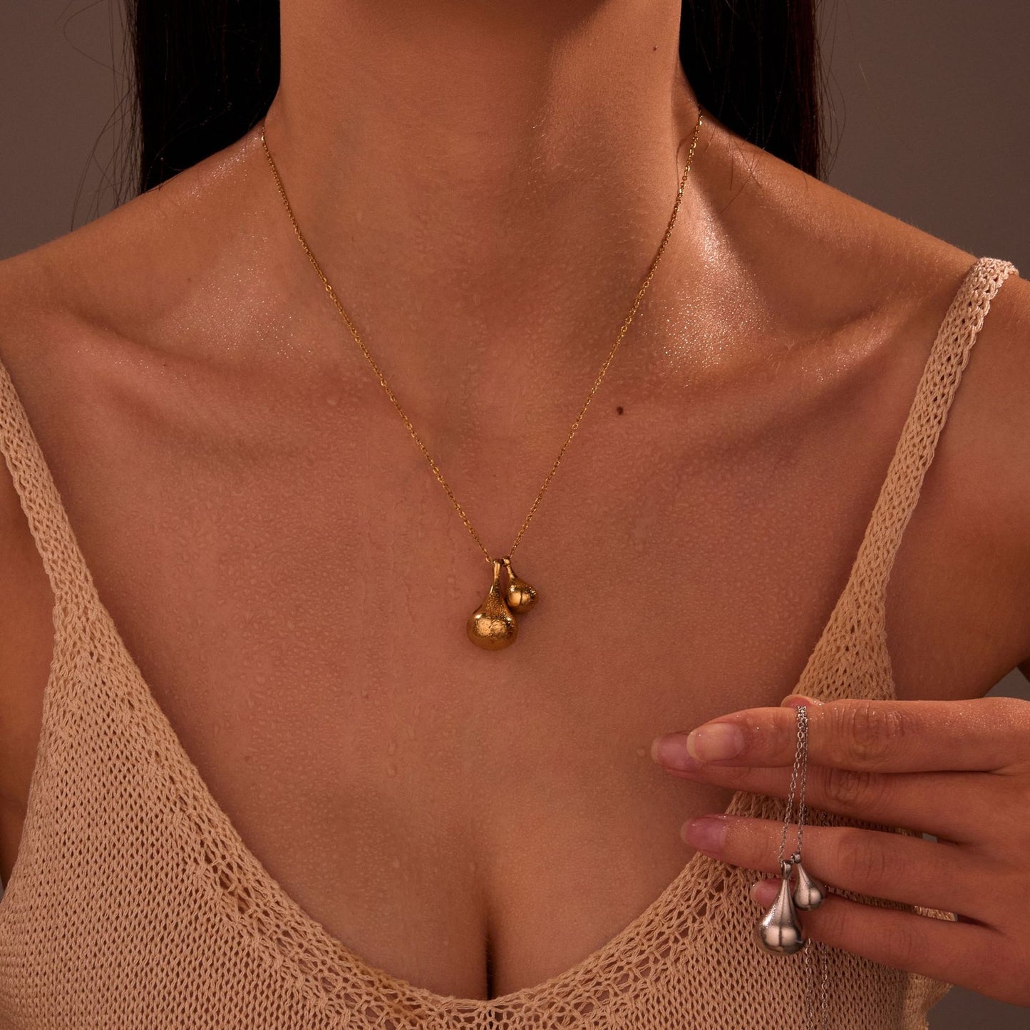 Fashionable Waterdrop-Shaped Stainless Steel Pendant Necklace with Plated Finish for Women, Minimalist Geometric Design, Lightweight Luxe Style