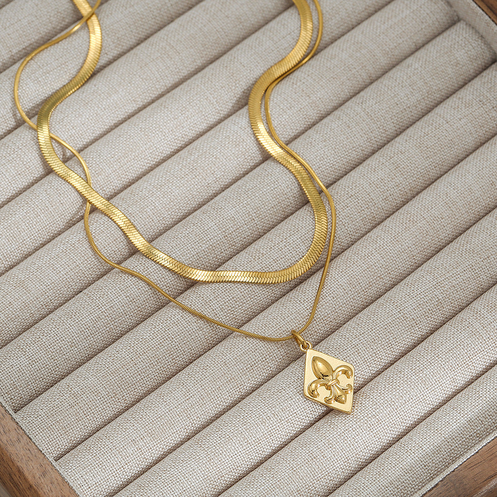 Collana Minimalista Retrò a Doppia Catena a Serpente con Pendente in Acciaio al Titanio e Placcatura in Oro 18K con Design Geometrico a Forma di U