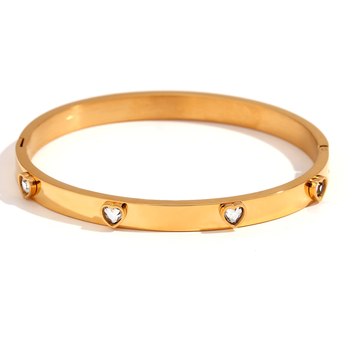 Bracciale minimalista da donna in acciaio inossidabile placcato oro 18 carati con micro-pavé di zirconi a forma di cuore e chiusura a levetta