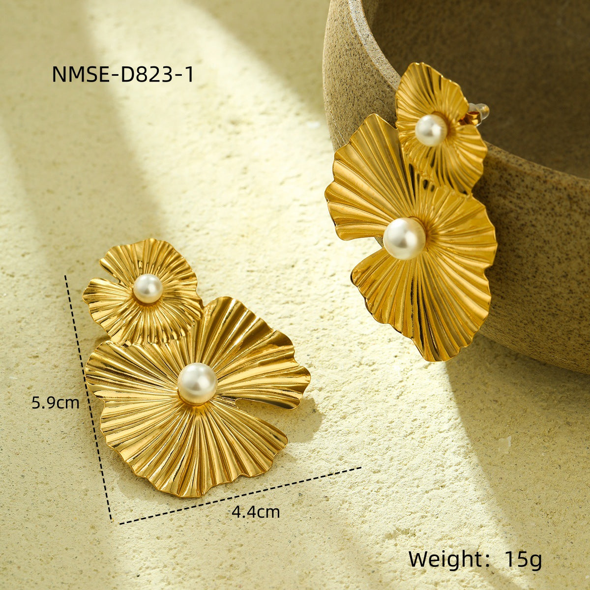 Pendientes de tuerca de acero inoxidable con forma floral vintage con acabado chapado para mujer
