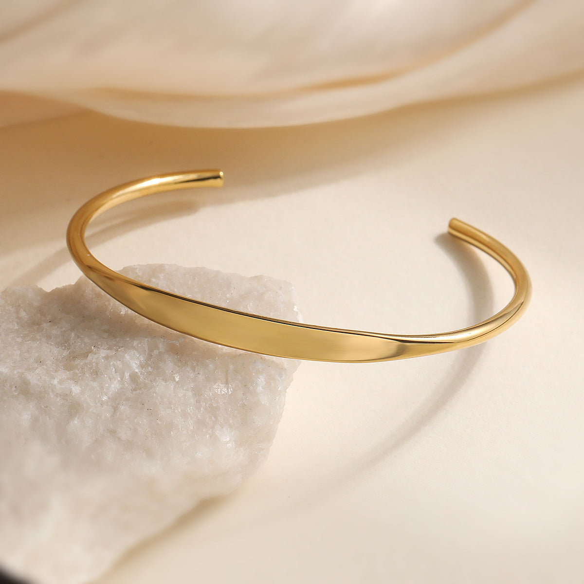 Bracciale da donna in acciaio inossidabile a forma di C, stile retrò minimalista, con finitura placcata